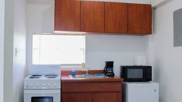 Apartment, 1 Queen Bed with Sofa bed | Private kitchen | Fridge, microwave, oven, stovetop
