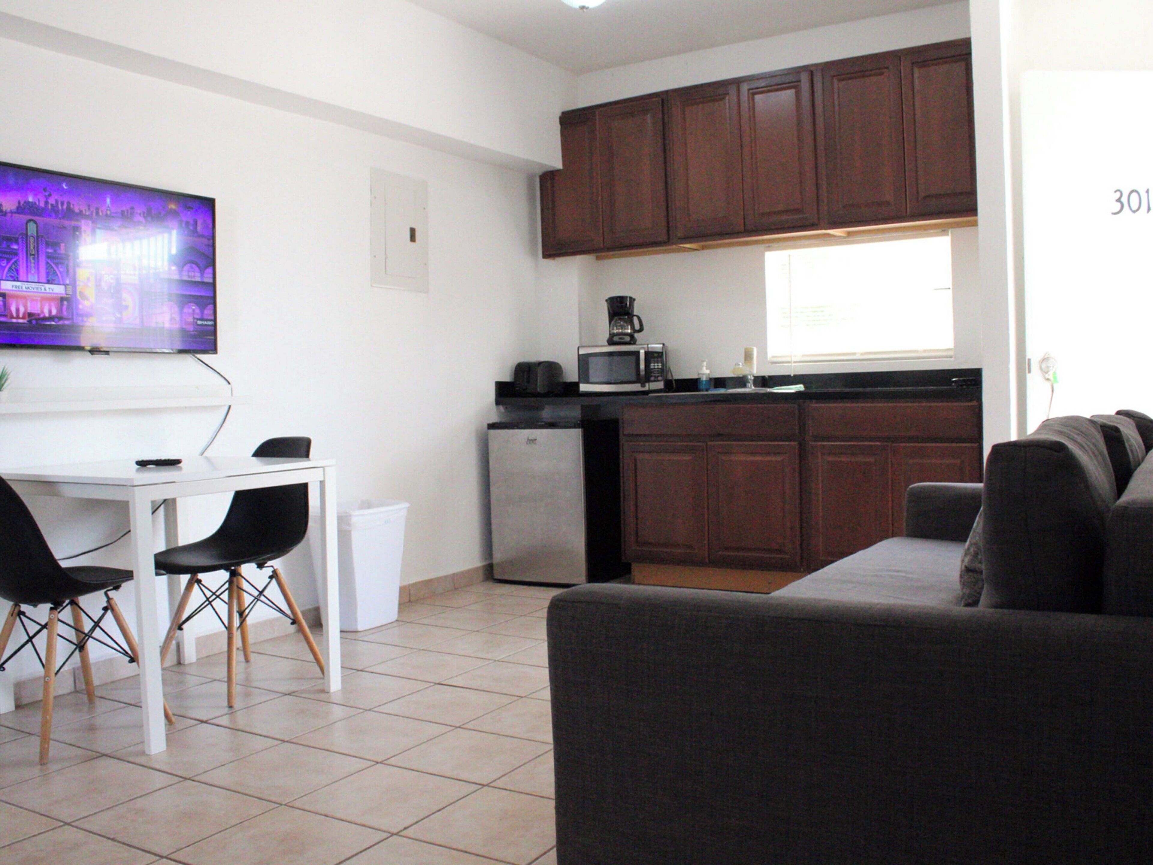 Apartamento, 1 quarto | Área de estar | TV de tela plana