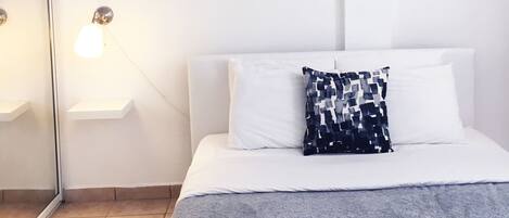 1 habitación, escritorio, tabla de planchar con plancha y wifi gratis