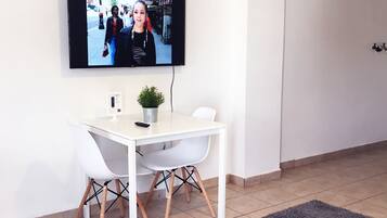 Apartamento | Área de estar | TV de tela plana