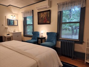 Habitación estándar, 1 cama King size, para no fumadores, vista a la colina | Ropa de cama de alta calidad y decoración personalizada 