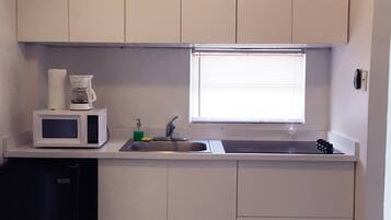 Apartment, 1 Bedroom | Private kitchen | Fridge, microwave, oven, stovetop