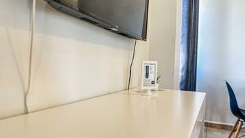 Appartement, 2 chambres | Coin séjour | Télévision à écran plat