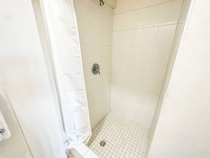 Apartment, 2 Bedrooms | Bathroom | Shower, towels - Boulevard 307 (Mayagüez)
