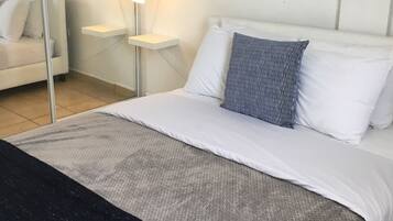 Apartment, 1 Bedroom | 1 bedroom, desk, iron/ironing board, free WiFi