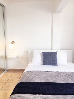 Apartment, 1 Bedroom | 1 bedroom, desk, iron/ironing board, free WiFi - Boulevard 401 (Mayagüez)