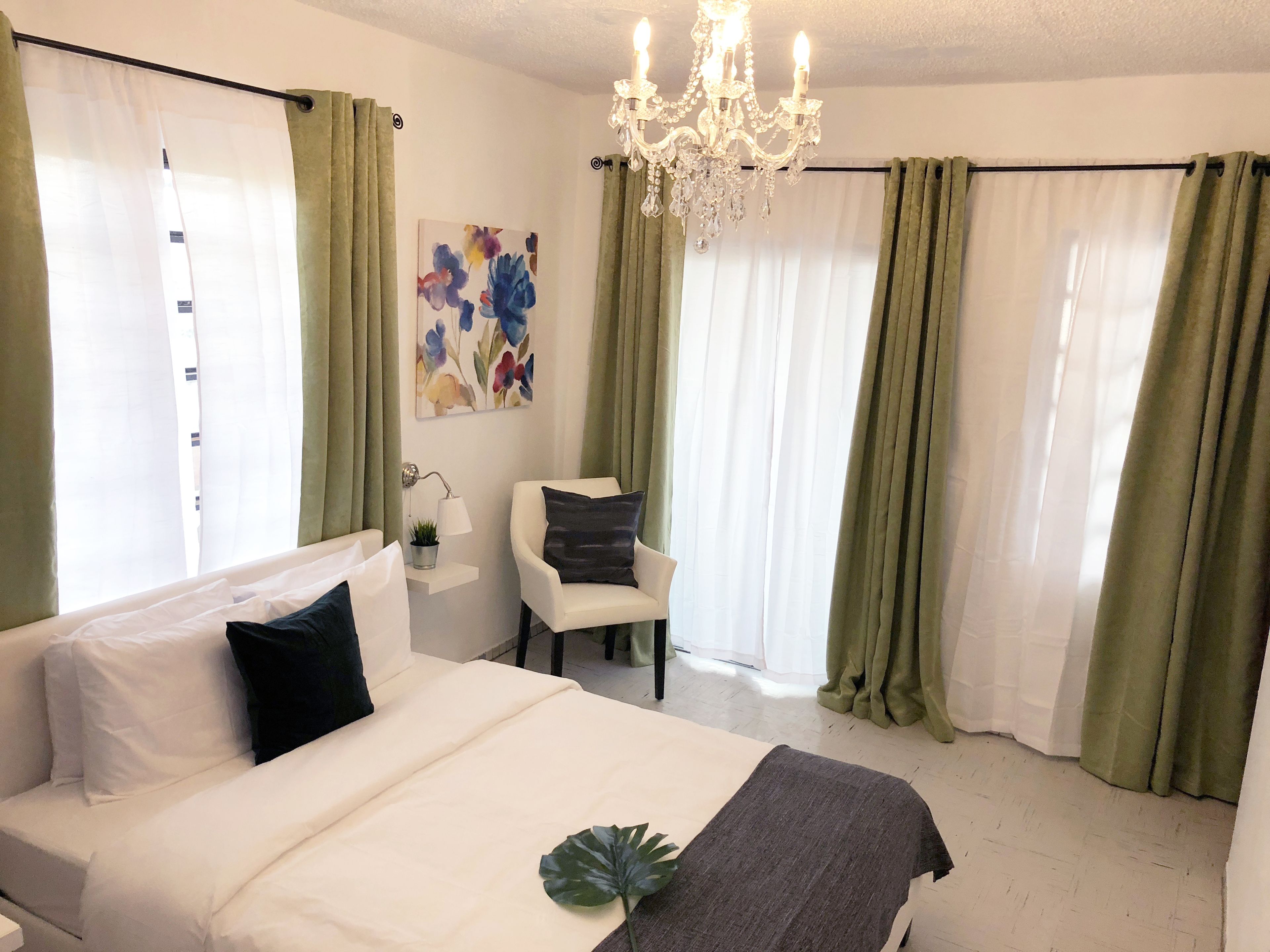 Deluxe Room (201)