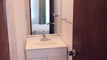 Deluxe Room | Bathroom sink