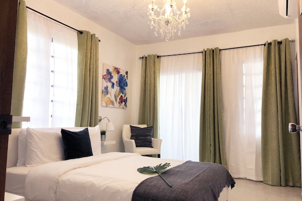 Deluxe Room (201) | Soundproofing, iron/ironing board, free WiFi, bed sheets