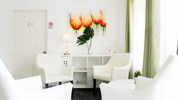 Deluxe Room | Living area | Flat-screen TV