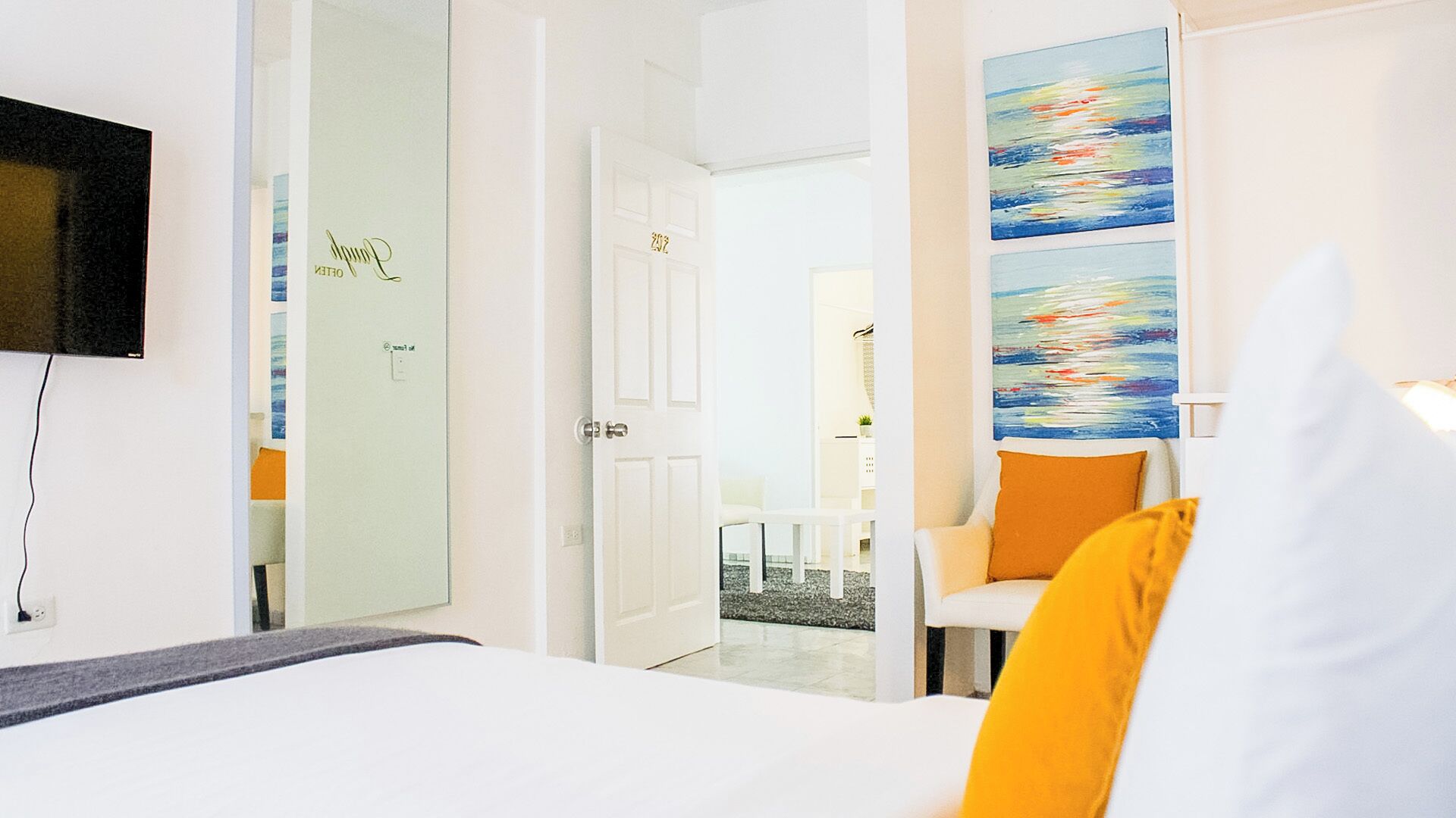 Deluxe Room | Iron/ironing board, bed sheets