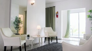Deluxe Room | Living area | Flat-screen TV