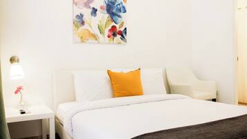 Iron/ironing board, free WiFi, bed sheets