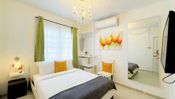 Quarto luxo | Ferros/tábuas de passar roupa, Wi-Fi de cortesia, roupa de cama