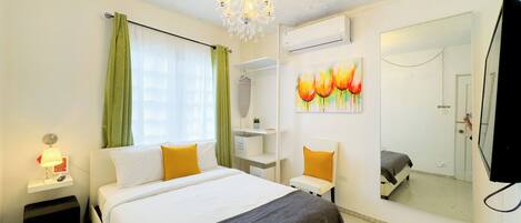 Deluxe Room | Iron/ironing board, free WiFi, bed sheets