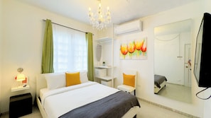 Deluxe Room | Iron/ironing board, free WiFi, bed sheets