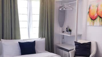 Deluxe Room | Iron/ironing board, free WiFi, bed sheets