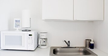 Deluxe Room | Shared kitchen | Fridge, microwave, stovetop, coffee/tea maker