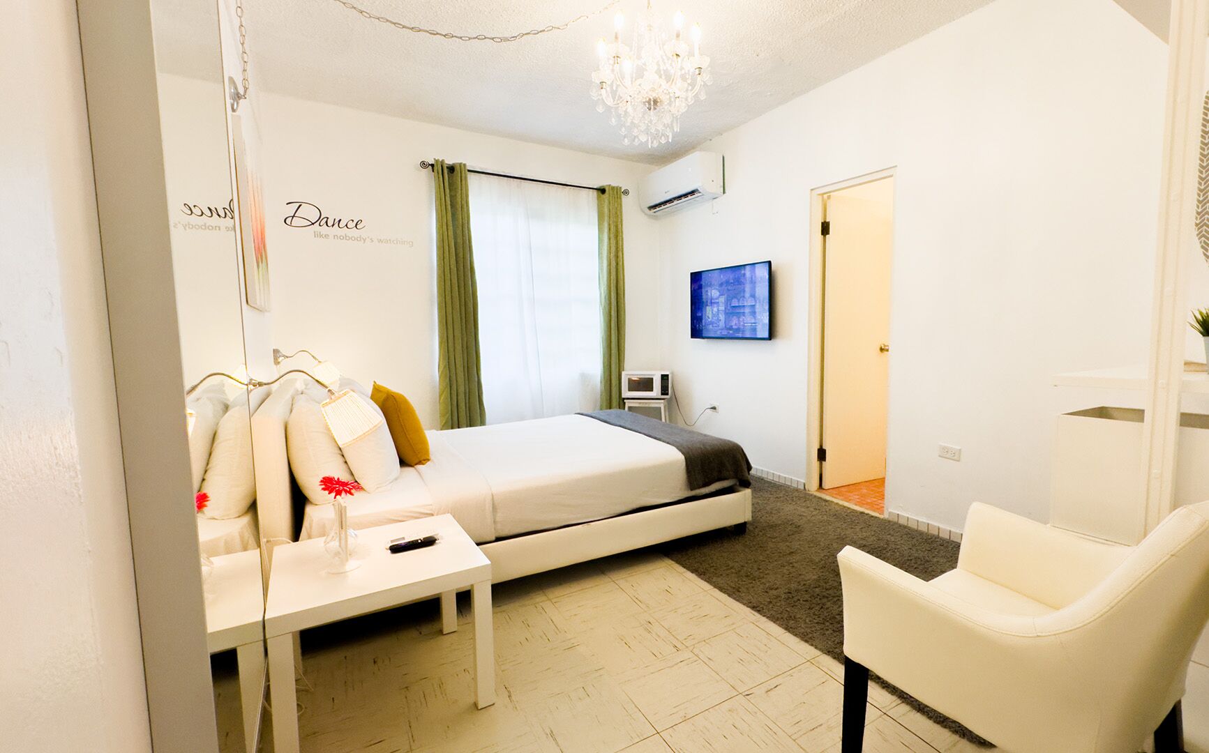 Deluxe Room | Iron/ironing board, free WiFi, bed sheets