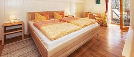 Apartment (4) | Desk, cribs/infant beds, free WiFi, bed sheets