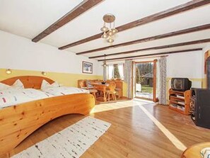 Apartment (5) | Schreibtisch, Babybetten, kostenloses WLAN, Bettwäsche