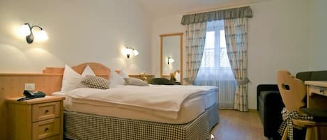 Quadruple Room | Soundproofing, free WiFi, bed sheets