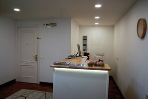 Reception - Hostal San Fernando (Santander)