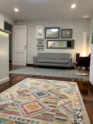 Hochwertige Bettwaren, kostenlose Babybetten, Zustellbetten