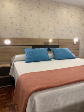 Hochwertige Bettwaren, kostenlose Babybetten, Zustellbetten