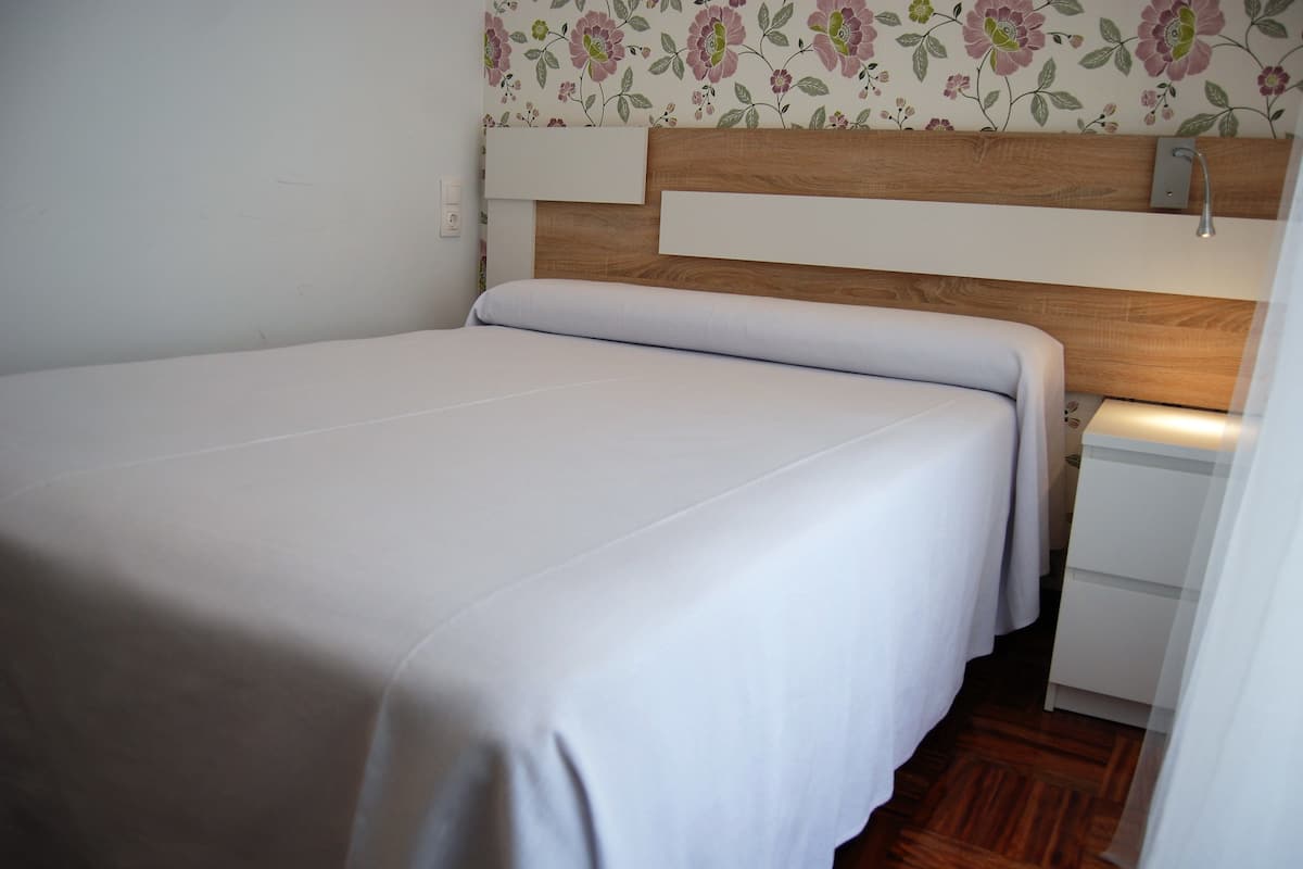 Ropa de cama de alta calidad, cunas gratuitas y camas extra