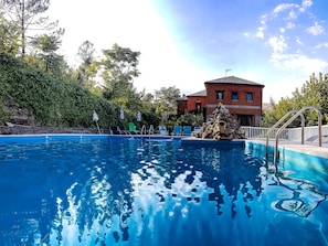 Outdoor pool - Hotel Rural Don Burguillo (El Tiemblo)