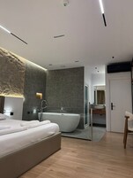 奢华套房 | 办公桌、遮光窗帘、熨斗/熨板、免费 WiFi