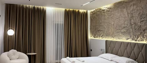 Luxe suite | 1 slaapkamer, een bureau, verduisterende gordijnen