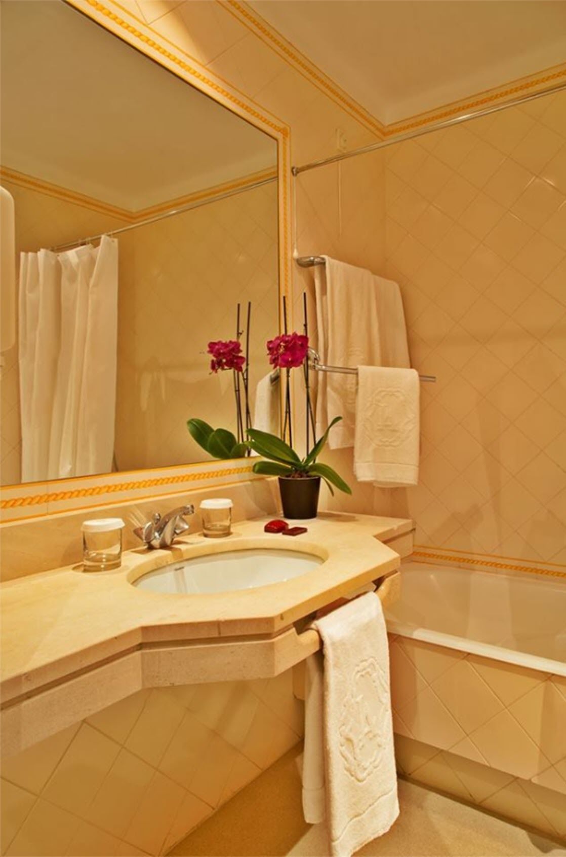 bathtub, deep-soaking bathtub, hair dryer, bathrobes