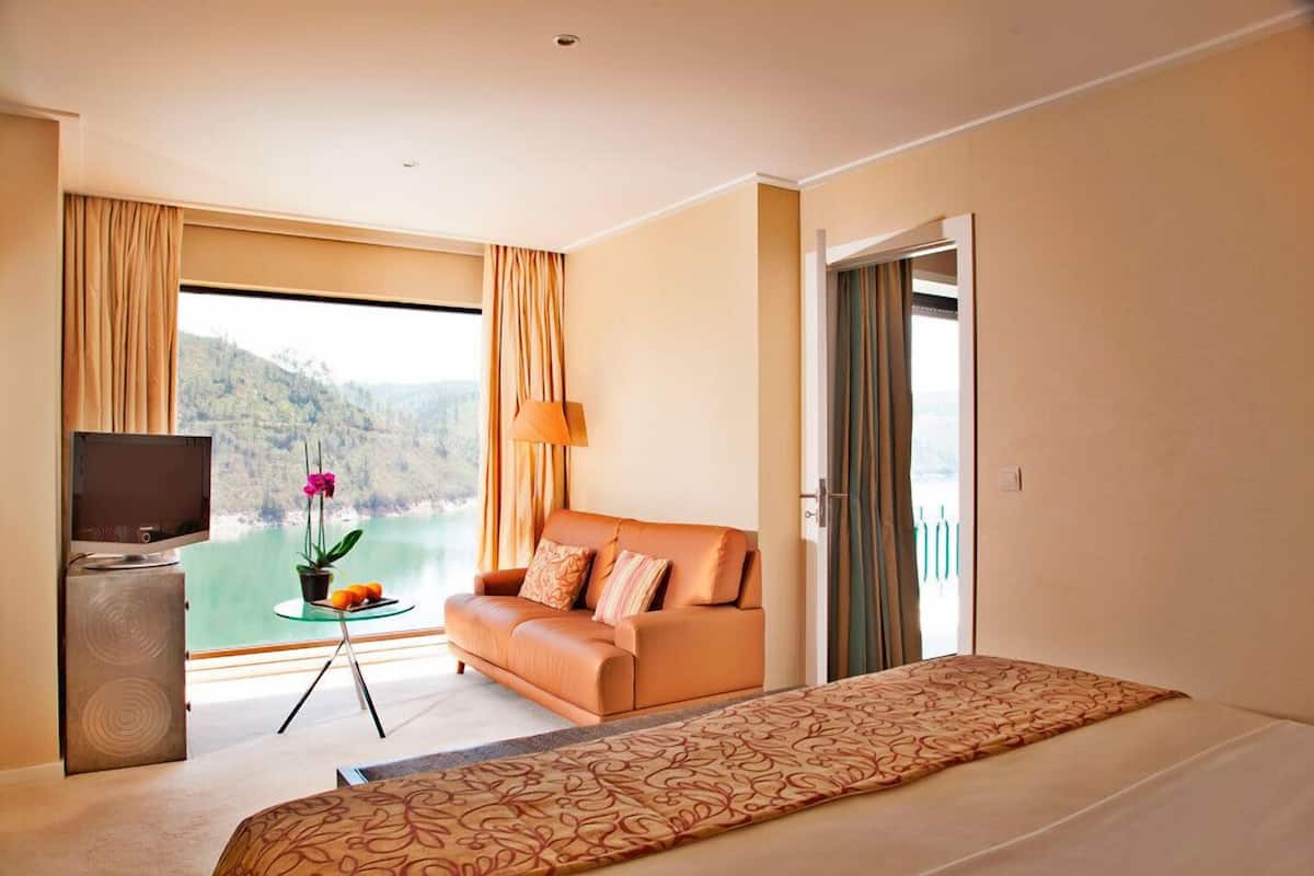 suite | minibar, in-room safe, desk, blackout curtains