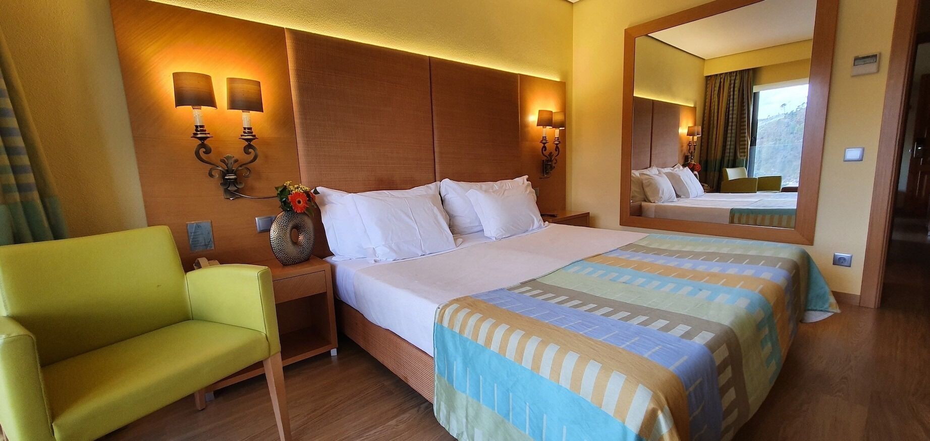 junior suite | minibar, in-room safe, desk, blackout curtains