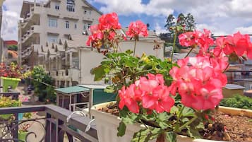 4 bedrooms, premium bedding, pillow-top beds, in-room safe
