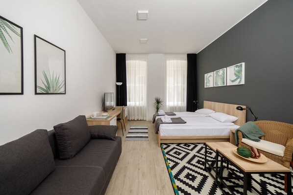 Quadruple Room (2) | Individually furnished, desk, blackout curtains, free WiFi