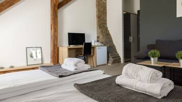 Neljän hengen huone (5) | Yksilöllisesti kalustettu, työpöytä, pimennysverhot, ilmainen Wi-Fi