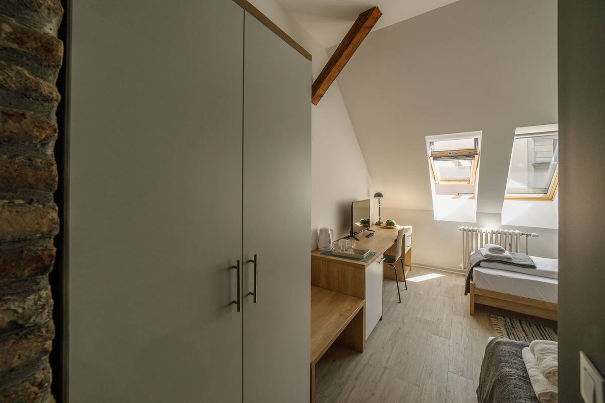 Double or Twin Room (8) | Desk, blackout drapes, WiFi (free), individually furnished