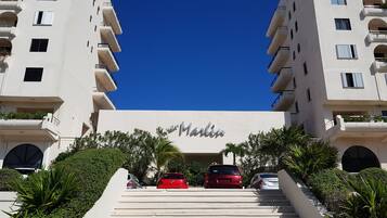 Pintu masuk properti