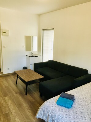 Standard Double Room, 1 Queen Bed, Non Smoking (Zen et Cocoon 3) | Living room