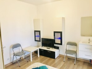 Double Room, 1 Queen Bed, Non Smoking (Cocoon 2)