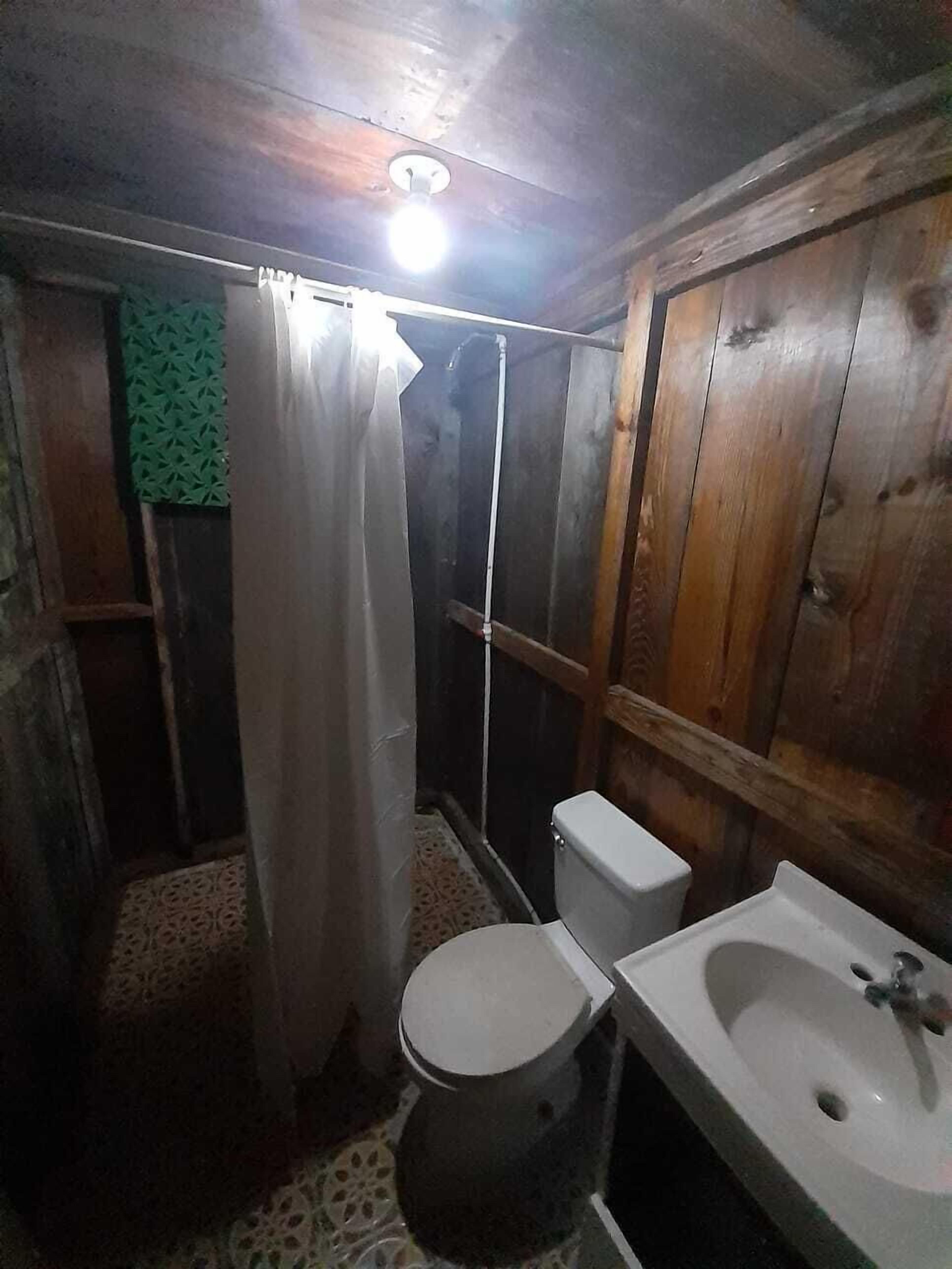 Exclusive-Ferienhütte, Mehrere Betten, Nichtraucher (On the water) | Badezimmer | Dusche