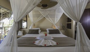 Camera Superior, fronte mare | Minibar, una cassaforte in camera, ferro/asse da stiro, Wi-Fi gratuito