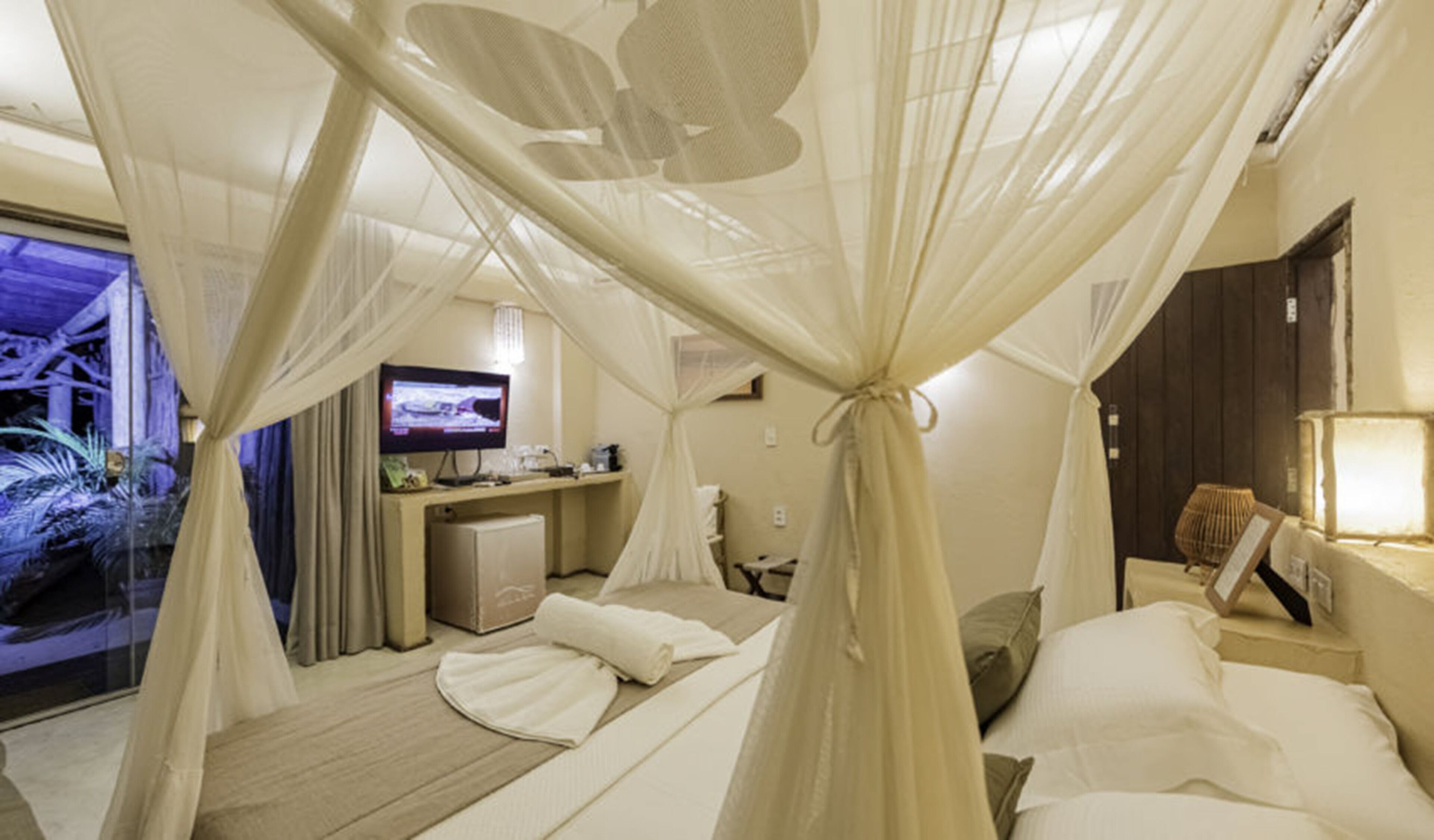 Minibar, in-room safe, iron/ironing board, free WiFi