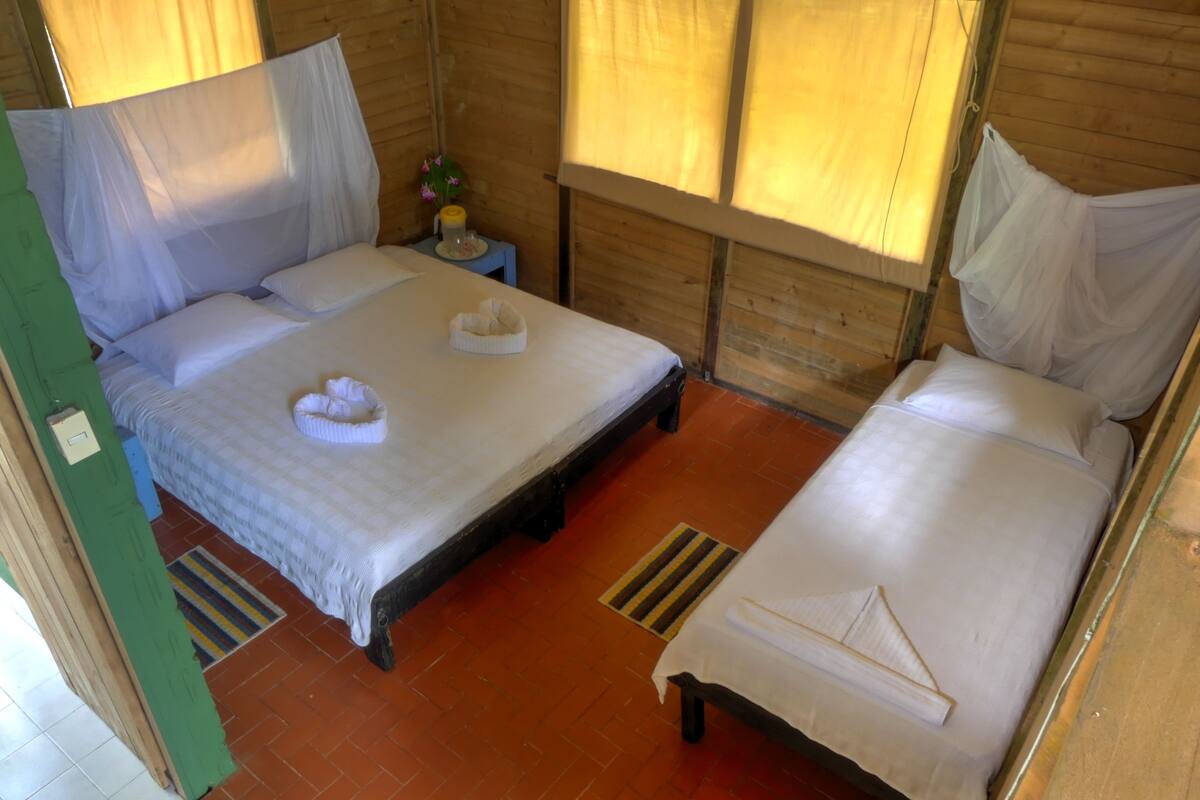 Basic Quadruple Room, Non Smoking | Bed sheets