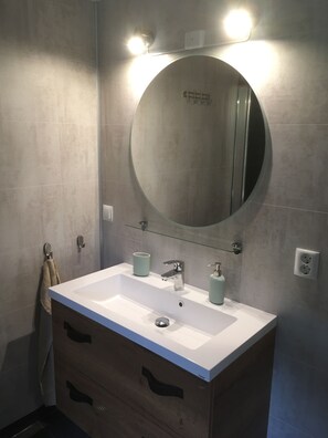 小屋, 4 間臥室 | 浴室 | 淋浴設備、淋浴花灑、免費盥洗用品、吹風機