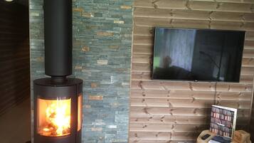 Cabin, 4 Bedrooms | Living area | Smart TV, Netflix