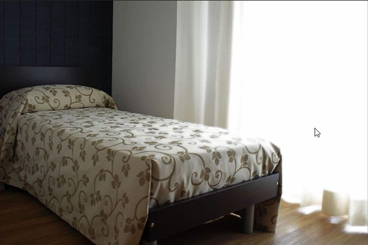 Single Room | In-room safe, desk, soundproofing, rollaway beds (surcharge)